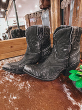 Load image into Gallery viewer, Ariat Chandler Boot (Distressed Black)