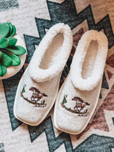 Load image into Gallery viewer, Ariat Roaming Horse Slipper