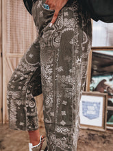 Load image into Gallery viewer, Darby Barrel Jean (Olive)