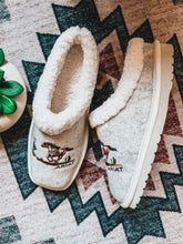 Load image into Gallery viewer, Ariat Roaming Horse Slipper