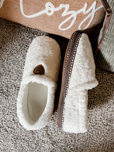 Load image into Gallery viewer, Ariat Snuggle Slipper