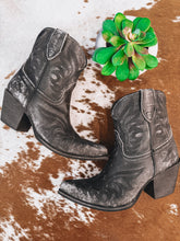 Load image into Gallery viewer, Ariat Chandler Boot (Distressed Black)