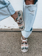 Load image into Gallery viewer, Ariat Hilo (Natural Southwest)