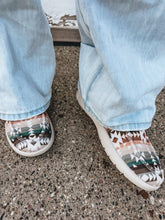 Load image into Gallery viewer, Ariat Hilo (Natural Southwest)