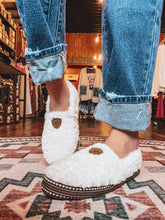 Load image into Gallery viewer, Ariat Snuggle Slipper