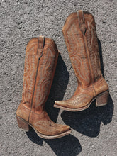 Load image into Gallery viewer, Ariat Casanova Western Boot (Distressed Brown)