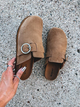 Load image into Gallery viewer, Ariat Country Mule