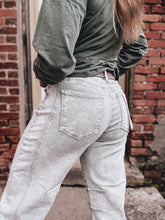 Load image into Gallery viewer, Azari Barrel Jeans (Pistachio)