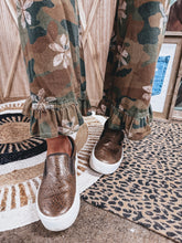 Load image into Gallery viewer, Backwoods Flower Pants
