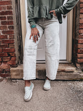 Load image into Gallery viewer, Azari Barrel Jeans (Pistachio)