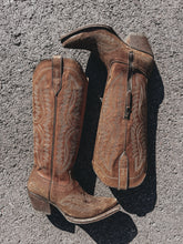 Load image into Gallery viewer, Ariat Casanova Western Boot (Distressed Brown)