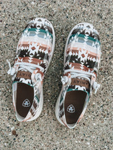 Load image into Gallery viewer, Ariat Hilo (Natural Southwest)