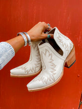 Load image into Gallery viewer, Ariat Dixon Western Boot (Blanco)