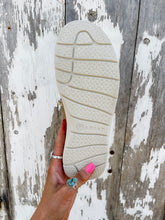 Load image into Gallery viewer, Ariat Hilo (Walnut Spotted Hairon)