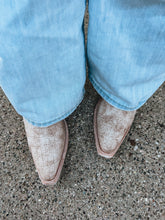 Load image into Gallery viewer, Ariat Jade Boot (Distressed Crema Croc)
