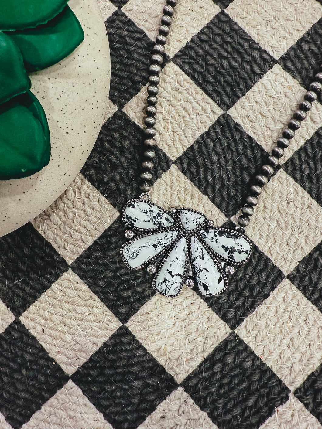 Juniper Necklace (Black/White)