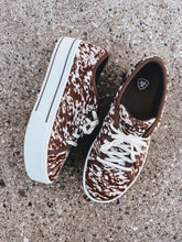 Load image into Gallery viewer, Ariat Skylar Shoe (Speckled Cow)
