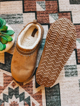 Load image into Gallery viewer, Cozy Casamigos Slipper
