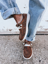 Load image into Gallery viewer, Ariat Hilo (Distressed Leopard)
