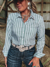 Load image into Gallery viewer, Ariat Kirby Pro Shirt (Green Bay)
