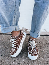 Load image into Gallery viewer, Ariat Skylar Shoe (Speckled Cow)
