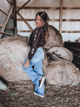 Load image into Gallery viewer, Ariat Dakota Sweatshirt
