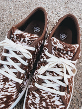 Load image into Gallery viewer, Ariat Skylar Shoe (Speckled Cow)
