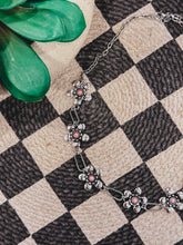Load image into Gallery viewer, Flower Necklace (Pink)
