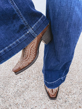 Load image into Gallery viewer, Ariat Round Up Collins Boot
