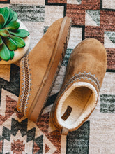 Load image into Gallery viewer, Cozy Casamigos Slipper
