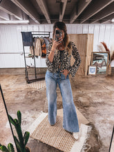 Load image into Gallery viewer, Spot On Top
