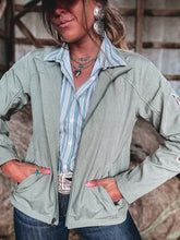 Load image into Gallery viewer, Ariat Logo Softshell Jacket (Sea Spray)
