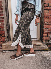 Load image into Gallery viewer, Renegade Camo Pants
