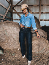 Load image into Gallery viewer, Ariat Comfort Shirt
