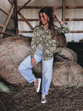 Load image into Gallery viewer, Ariat Homestyle Shirt (Moss Green)
