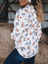 Load image into Gallery viewer, Ariat Homestyle Shirt (Horseshoe)
