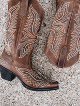 Load image into Gallery viewer, Ariat Round Up Collins Boot
