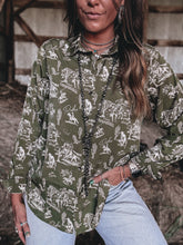 Load image into Gallery viewer, Ariat Homestyle Shirt (Moss Green)
