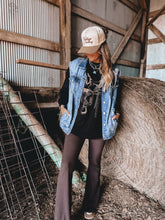 Load image into Gallery viewer, Ariat Canvas Oversized Tee (Black)
