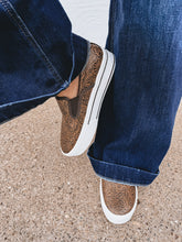 Load image into Gallery viewer, Ariat Skylar Shoe (Brown Floral Emboss)
