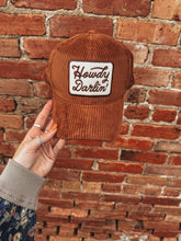 Load image into Gallery viewer, Howdy Darlin&#39; Hat (Rust)
