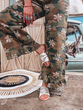 Load image into Gallery viewer, Backwoods Flower Pants
