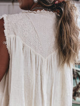 Load image into Gallery viewer, Bellamy Vest

