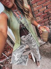 Load image into Gallery viewer, Natrona Vest
