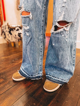 Load image into Gallery viewer, Stoney Jeans
