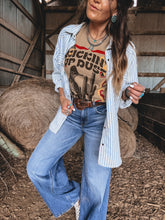 Load image into Gallery viewer, Ariat Kickin&#39; Up Dust T-Shirt
