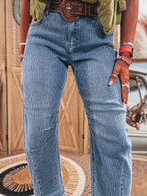 Load image into Gallery viewer, Kendrick Barrel Jean (Light)
