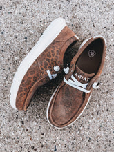 Load image into Gallery viewer, Ariat Hilo (Distressed Leopard)

