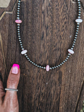 Load image into Gallery viewer, Palmer Pink Conch Necklace
