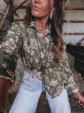 Load image into Gallery viewer, Ariat Homestyle Shirt (Moss Green)

